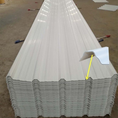 Tejas de techo plano de alta resistencia Anti-corrosión PVC cubierta de la hoja de techo Trapezoidal paquete de tejas Peso bruto 2.000 kg