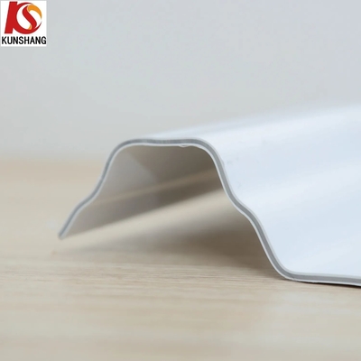 Tejas 3 capas de techo gris con tejas corrugadas de UPVC 720 mm de ancho
