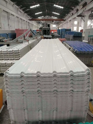 4 capas ASA Revestimiento PVC Trapezoidal Hojas de techo Blanco ASA Superficie UPVC Hoja de techo con 1,5-3,0 mm de espesor