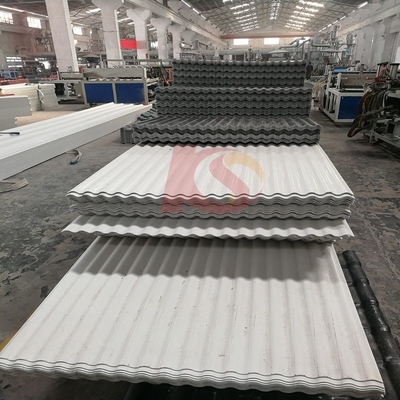 Tejas de techo plano de larga envergadura de color recubierto de PVC de plástico ondulado cubierta OEM Sí para techos