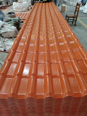Tejilla de techo de resina sintética española con recubrimiento ASA personalizado y 4500-6000 metros cuadrados por contenedor