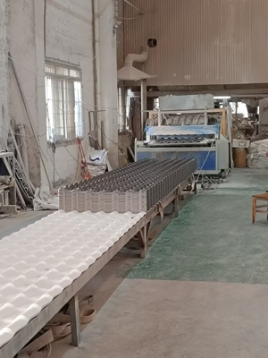 Teja impermeable UPVC Espanola Hoja de techo de plástico Español ASA PVC Techo de azulejos Cantidad de carga 4500-6000m2 por contenedor