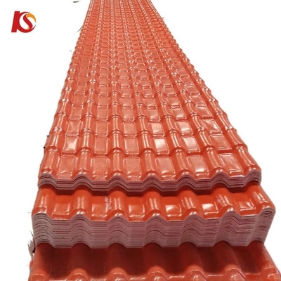 Tejas de techo de UPVC de estilo costero de alta resistencia ASA recubiertas con 10 años de color Durable 2.000kg de peso bruto del paquete