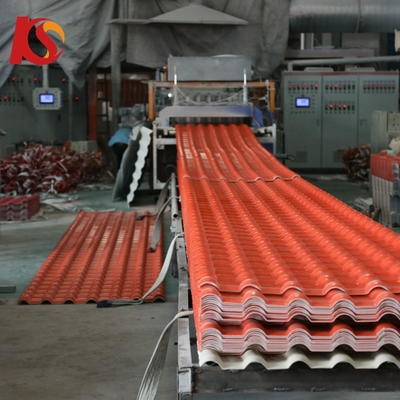 Resistente a la intemperie ASA Superficie PVC cubierta de tejas para casas prefabricadas Techo de tejas españolas y 2.000 kg de peso bruto del paquete