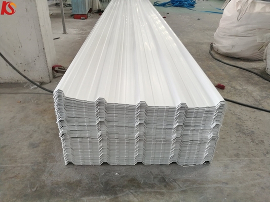 Tejas de techo corrugadas de UPVC personalizadas 930 mm de ancho para material duradero y tradicional en el almacén