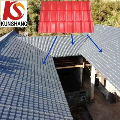 Tejas corrugadas de PVC ASA para parques y casas residenciales espesor 2,3 mm cantidad de carga 4500-6000m2 por contenedor