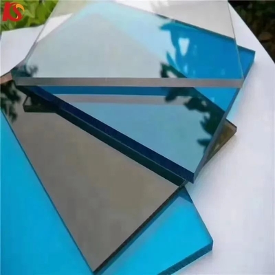 Duración 5800mm Material de construcción de plástico Techo de tejas Superficie terminada Tablero publicitario de policarbonato hoja sólida