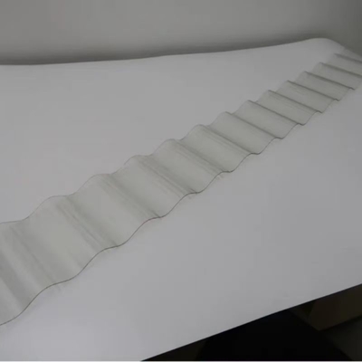 Hoja de techo de policarbonato alto brillante para techos corrugados 720 mm de ancho y diseño ecológico 1.2G / M3 Densidad