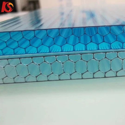 Capa UV UV 50-70um 2100mm X Estructura de panal de miel PC Polycarbonate Hole Sheet para la protección de la aplicación de techos