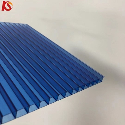 Capa UV UV 50-70um 2100mm X Estructura de panal de miel PC Polycarbonate Hole Sheet para la protección de la aplicación de techos